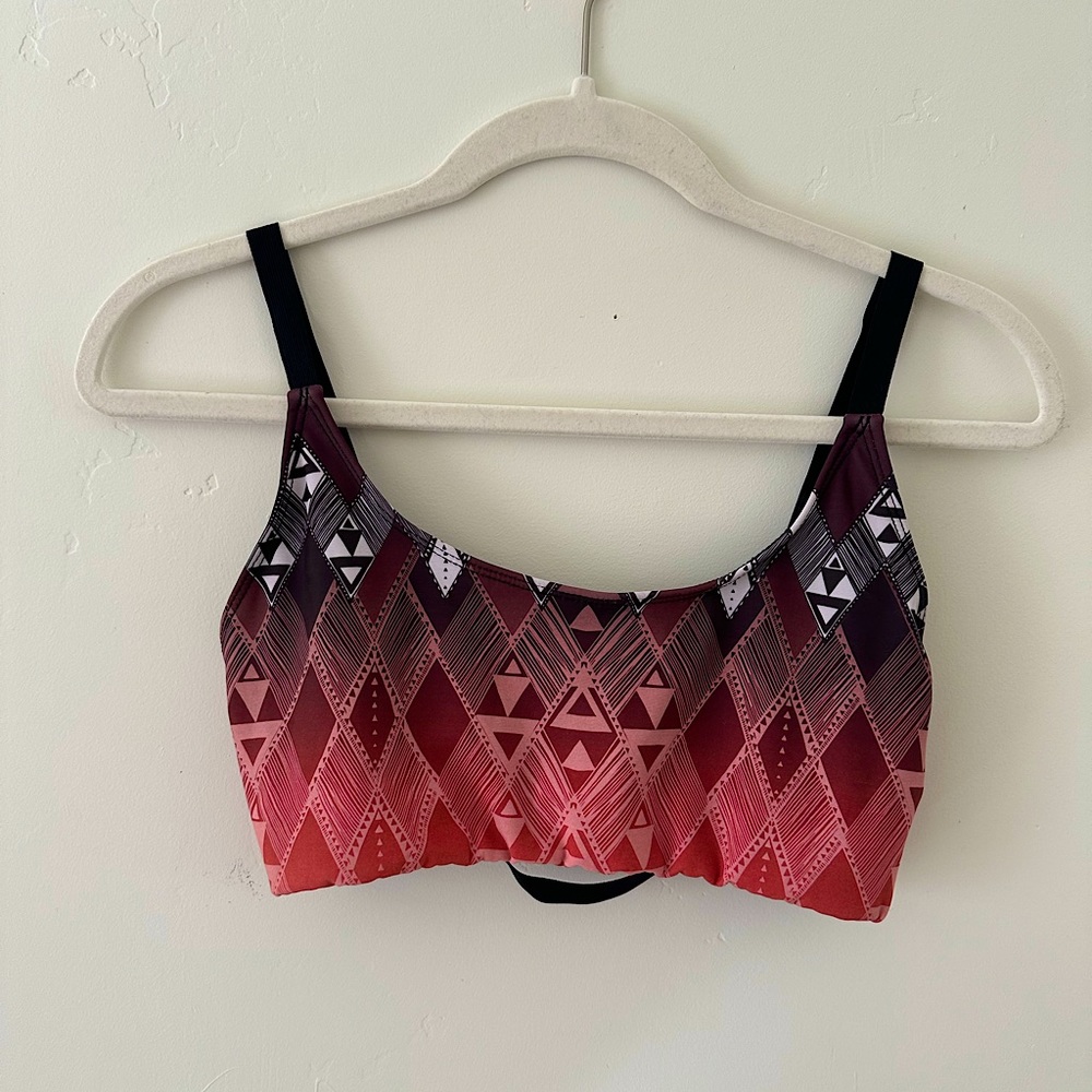 NWOT Onzie Graphic Tribal Aztec Print Cage Bra